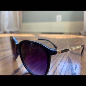 Black non authentic Chanel sunglasses